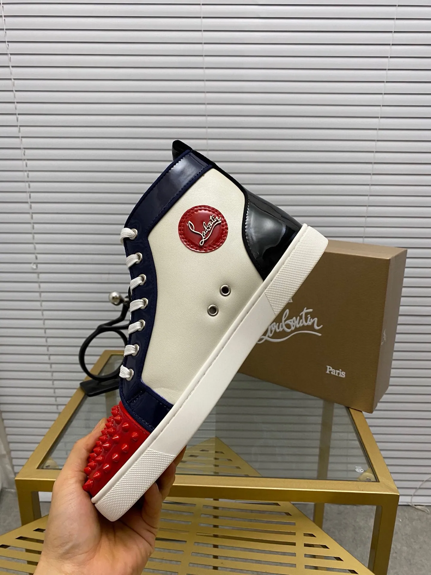 (Customized model) Ex-factory price is 520. christian louboutin (CL red sole shoes) counter series, casual sneakers for couples 📢 📢 📢 Exclusive hot style release 🎈🎈💪 Movable latex feet 👻 Finished outsole line [Proud] 😝Female 35-40# Male 38#-46, global supply😝 [Top version]: Original imported genuine leather upper, top original leather lining, original molded TPU outsole, original 1:1 detail processing, original shoe last,